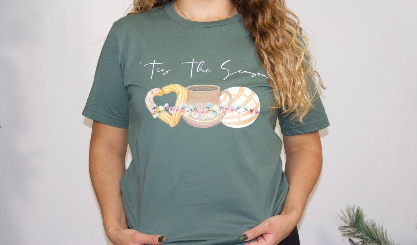 GREEN FRONT SIDE CLOSE UP T SHIRT WITH WHITE LETTERS THAT SAYS TIS THE SEASON WITH MEXICAN BREAD